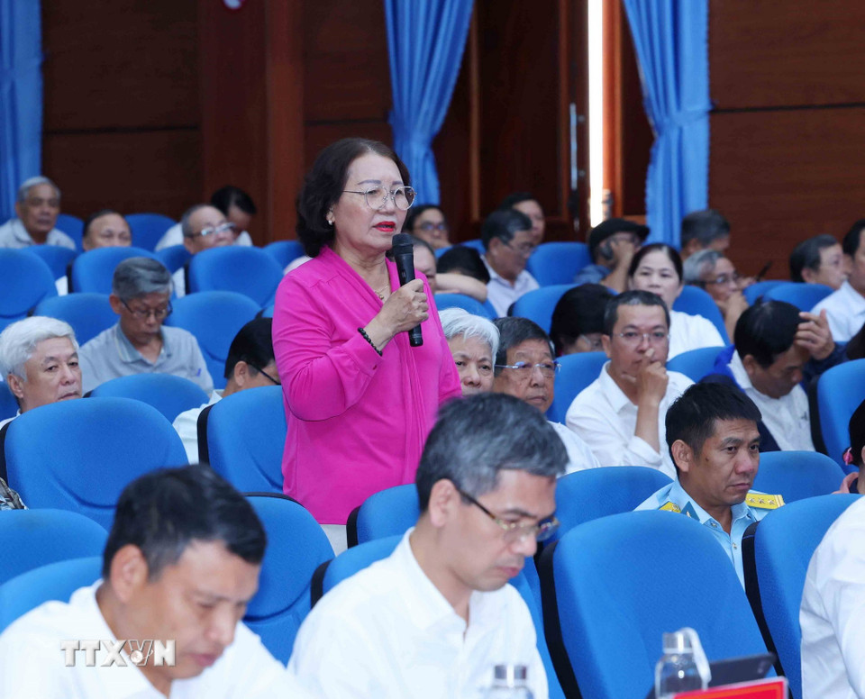Cử tri phường Hải Châu Nguyễn Thị Nguyệt phát biểu tại hội nghị. (Ảnh: Phương Hoa/TTXVN)