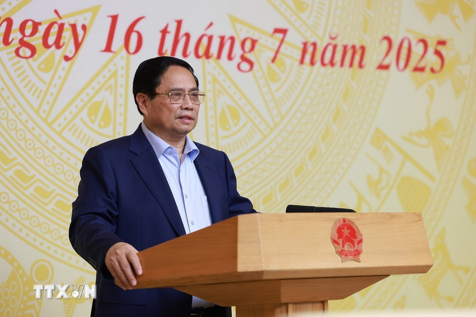 Thủ tướng Phạm Minh Chính chủ trì Hội nghị Chính phủ với địa phương về kịch bản tăng trưởng kinh tế năm 2025. (Ảnh: Dương Giang/TTXVN)