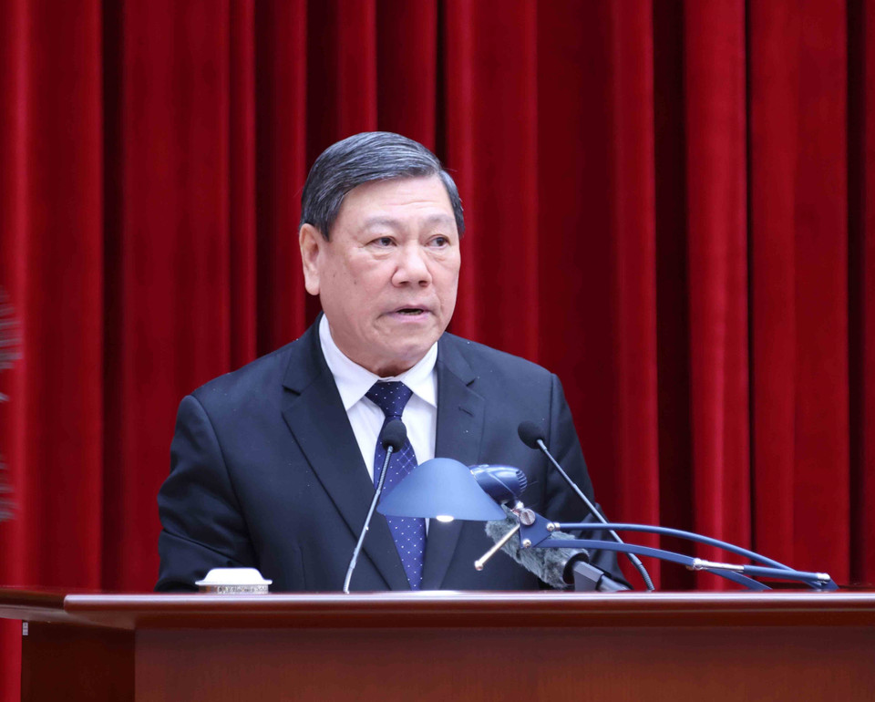 Đồng chí Trần Văn Rón, Uỷ viên Trung ương Đảng, Phó Chủ nhiệm Thường trực Ủy ban Kiểm tra Trung ương trình bày báo cáo tại hội nghị. (Ảnh: Phương Hoa/TTXVN)