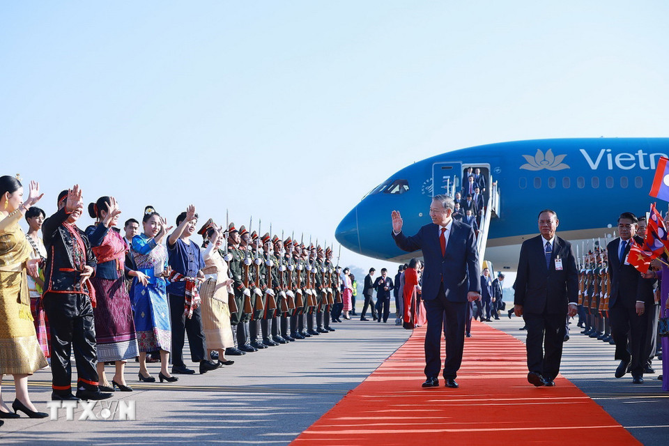 Lễ đón Tổng Bí thư Tô Lâm cùng Đoàn đại biểu cấp cao Việt Nam sang thăm cấp Nhà nước tới Lào. (Ảnh: Dương Giang/TTXVN)