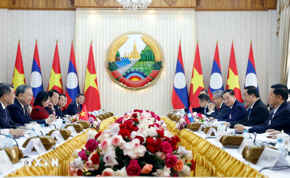Tổng Bí thư Tô Lâm hội kiến Thủ tướng Chính phủ Lào Sonexay Siphandone. (Ảnh: Thống Nhất/TTXVN)