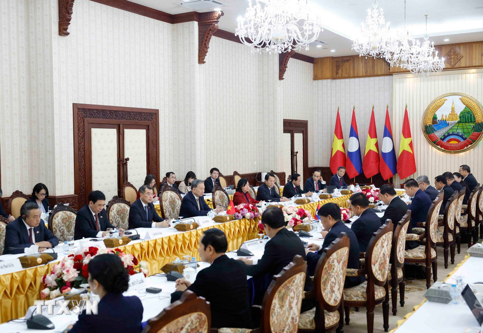 Tổng Bí thư Tô Lâm hội kiến Thủ tướng Chính phủ Lào Sonexay Siphandone. (Ảnh: Thống Nhất/TTXVN)