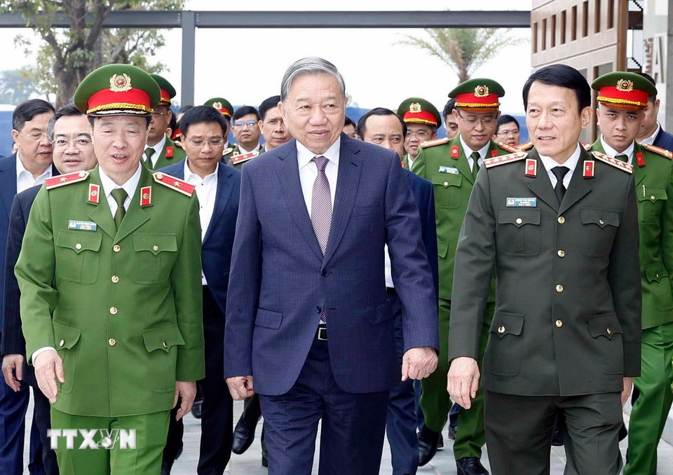 Tổng Bí thư Tô Lâm đến thăm, làm việc tại Trung tâm Dữ liệu quốc gia số 1. (Ảnh: Thống Nhất/TTXVN)