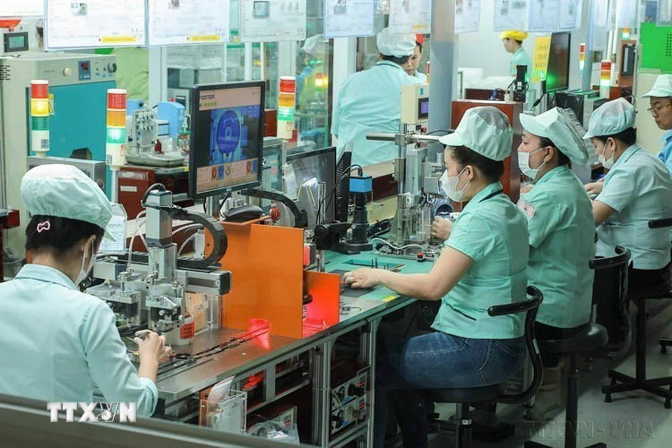 Trên địa bàn tỉnh Bình Dương hiện có 3.252 dự án còn hiệu lực tại 28 khu công nghiệp, tạo việc làm và thu nhập ổn định cho 556.228 lao động, trong đó khu vực doanh nghiệp vốn đầu tư nước ngoài (FDI) sử dụng 463.935 lao động, chiếm tỷ lệ 83,41%. (Ảnh: Hoàng Hiếu/TTXVN)