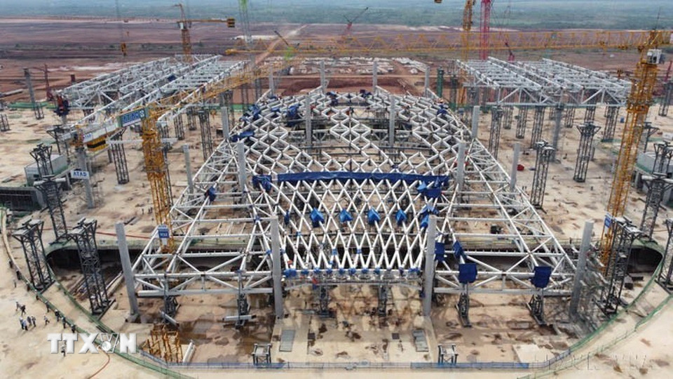 Gần 7.000 chuyên gia, kỹ sư, công nhân, người lao động và gần 3.000 máy móc thiết bị chạy đua đảm bảo tiến độ thi công Dự án đầu tư xây dựng Cảng hàng không quốc tế Long Thành giai đoạn 1. (Ảnh: Sỹ Tuyên/TTXVN)