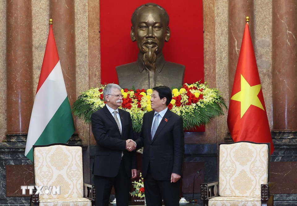 Chủ tịch nước Lương Cường tiếp Chủ tịch Quốc hội Hungary Kover Laszlo. (Ảnh: Lâm Khánh/TTXVN)