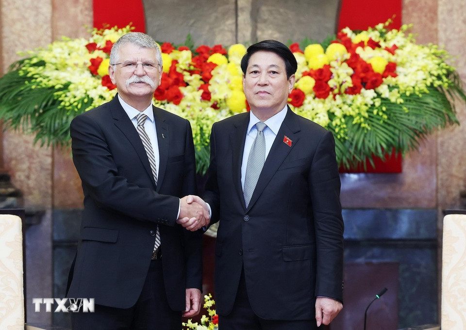 Chủ tịch nước Lương Cường tiếp Chủ tịch Quốc hội Hungary Kover Laszlo. (Ảnh: Lâm Khánh/TTXVN)