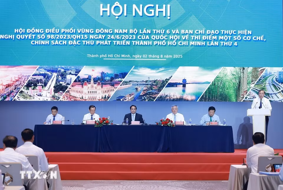 Thủ tướng Phạm Minh Chính chủ trì Hội nghị Hội đồng điều phối vùng Đông Nam Bộ lần thứ 6 và Ban Chỉ đạo thực hiện Nghị quyết số 98 của Quốc hội. (Ảnh: Dương Giang/TTXVN)