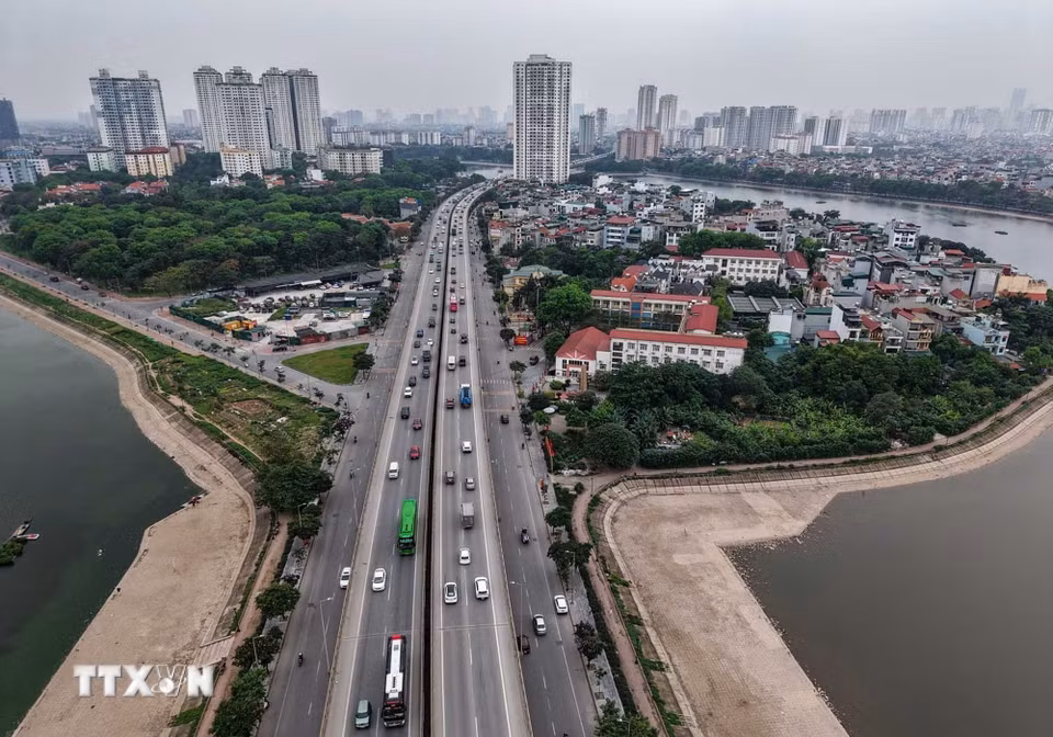 Mật độ phương tiện tại đường vành đai 3 tăng nhanh. (Ảnh: Hoàng Hiếu/TTXVN)