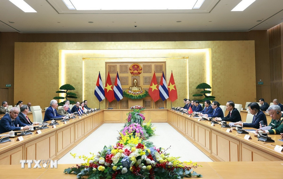 Thủ tướng Phạm Minh Chính hội kiến Bí thư thứ hhất, Chủ tịch Cuba Miguel Díaz-Canel Bermúdez. (Ảnh: Dương Giang/TTXVN)