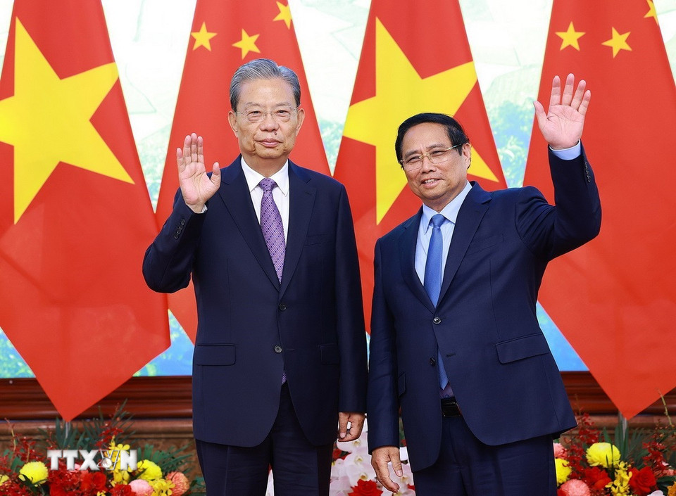 Thủ tướng Phạm Minh Chính hội kiến Ủy viên trưởng Nhân đại toàn quốc Trung Quốc Triệu Lạc Tế. (Ảnh: Dương Giang/TTXVN)