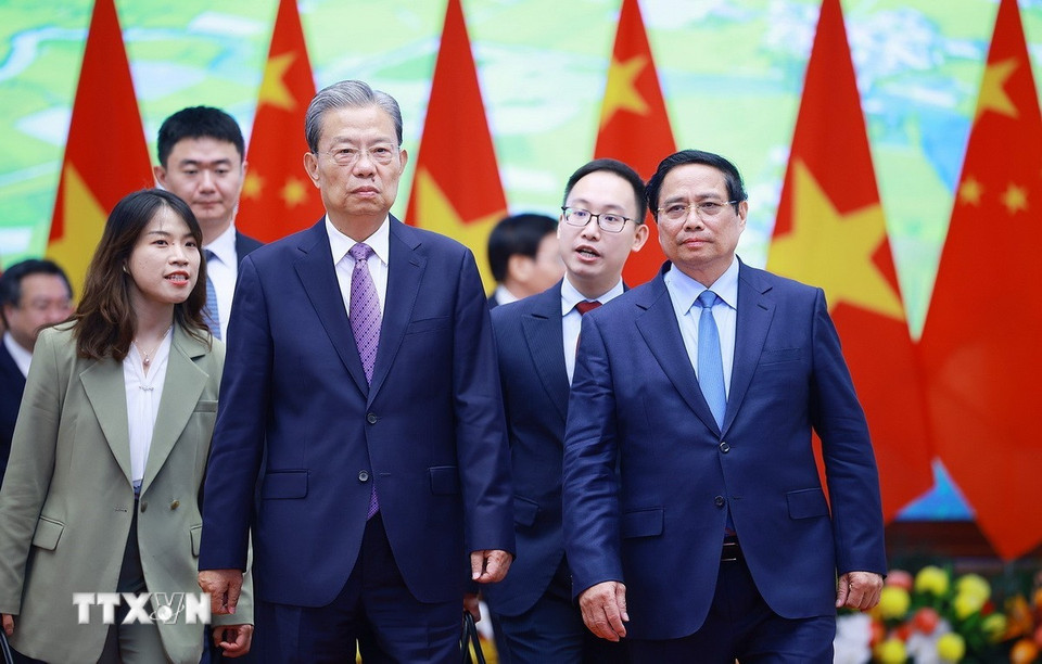 Thủ tướng Phạm Minh Chính hội kiến Ủy viên trưởng Nhân đại toàn quốc Trung Quốc Triệu Lạc Tế. (Ảnh: Dương Giang/TTXVN)