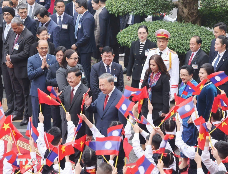 Lễ đón Tổng Bí thư, Chủ tịch nước Lào Thongloun Sisoulith và Phu nhân thăm cấp Nhà nước tới Việt Nam. (Ảnh: Lâm Khánh/TTXVN)
