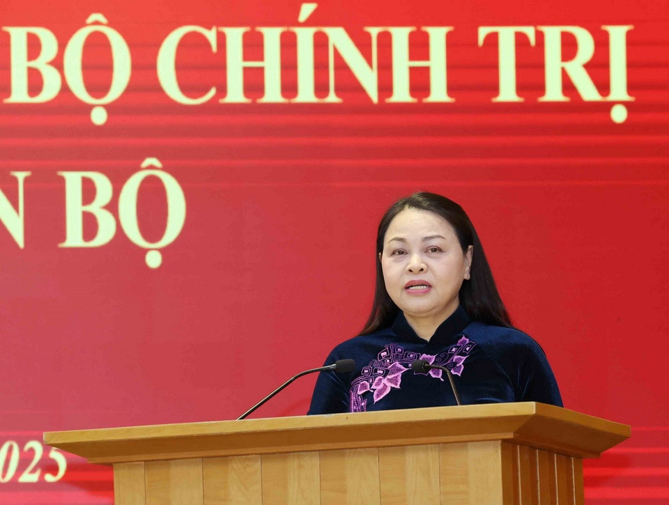 Đồng chí Nguyễn Thị Thu Hà, Phó Chánh Văn phòng Thường trực Văn phòng Trung ương Đảng phát biểu nhận nhiệm vụ. (Ảnh: Phương Hoa/TTXVN)