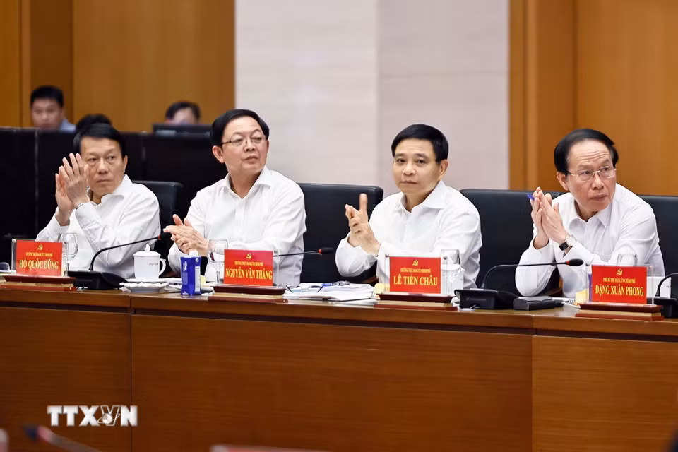 Lãnh đạo Chính phủ dự Hội nghị. (Ảnh: Doãn Tấn/TTXVN)
