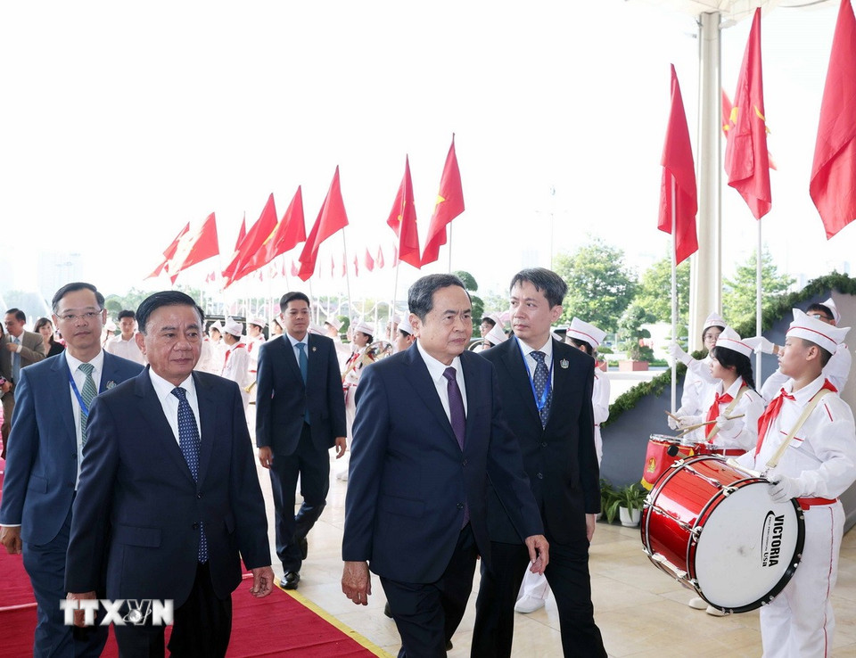 Chủ tịch Quốc hội Trần Thanh Mẫn tới dự Lễ kỷ niệm 80 năm truyền thống ngành Giáo dục. (Ảnh: Thống Nhất/TTXVN)