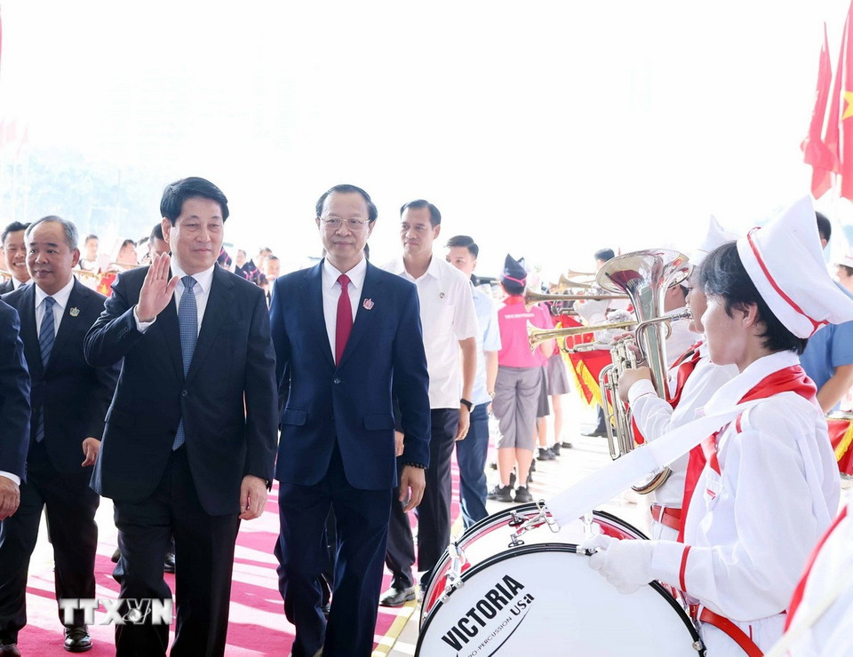 Chủ tịch nước Lương Cường tới dự Lễ kỷ niệm 80 năm truyền thống ngành Giáo dục. (Ảnh: Thống Nhất/ TTXVN)