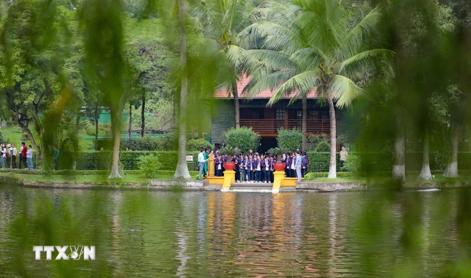 Ngày 15/5/1975, Bộ Văn hóa đã ban hành Quyết định 38b/VHQĐ xếp hạng Khu Di tích Chủ tịch Hồ Chí Minh tại Phủ Chủ tịch là di tích lịch sử-văn hoá đặc biệt quan trọng. Ngày 12/8/2009, Thủ tướng Chính phủ đã ban hành Quyết định số 1272/QĐ-TTg xếp hạng Khu Di tích Chủ tịch Hồ Chí Minh tại Phủ Chủ tịch là Di tích quốc gia đặc biệt. (Ảnh: Thanh Tùng/TTXVN)