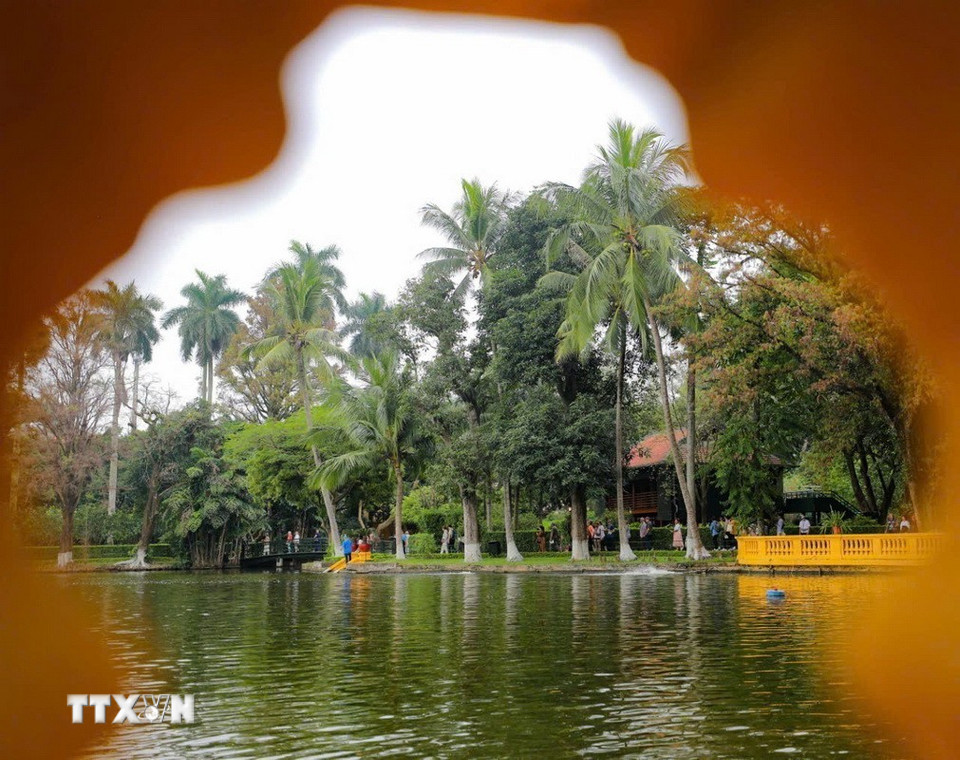 Khu Di tích có cảnh quan và môi trường sinh thái trong lành, vườn cây đa dạng các loại cây ăn quả, cây cảnh, cây bóng mát, cây lấy gỗ…(Ảnh: Thanh Tùng/TTXVN)