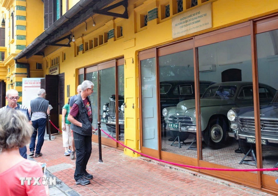 Tất cả tài liệu, hiện vật tại Di tích được bảo tồn tương đối nguyên vẹn như lúc sinh thời Người sống và làm việc tại đây. (Ảnh: Thanh Tùng/TTXVN)