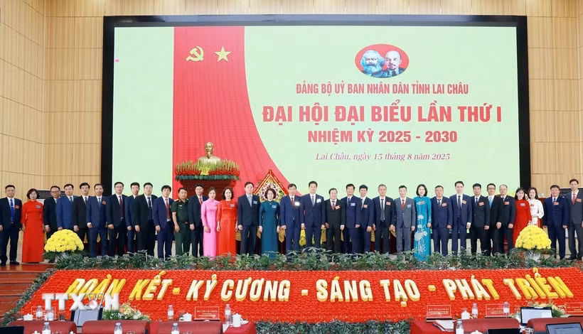 Ban Chấp hành Đảng bộ UBND tỉnh Lai Châu nhiệm kỳ 2025-2030 ra mắt Đại hội. (Ảnh: Quý Trung/ TTXVN)