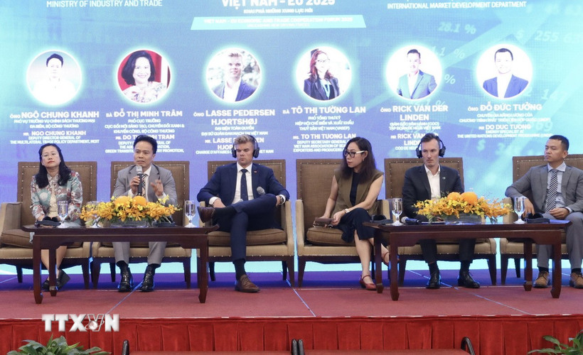 Các chuyên gia thảo luận cơ hội hợp tác Việt Nam-EU tại diễn đàn. (Ảnh: Xuân Anh/TTXVN)