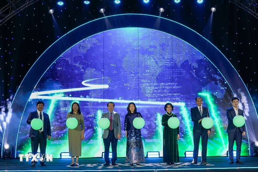 Nghi thức kích hoạt Get on Hanoi 2026 và công bố chùm 80 sản phẩm du lịch Hà Nội tiêu biểu năm 2026. (Ảnh: Khánh Hòa /TTXVN)