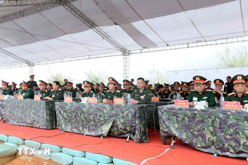 Đại biểu tham dự diễn tập điểm phòng thủ khu vực Ban Chỉ huy Phòng thủ khu vực 3-Mai Sơn (Bộ Chỉ huy Quân sự tỉnh Sơn La) năm 2025. (Ảnh: Quang Quyết/TTXVN)