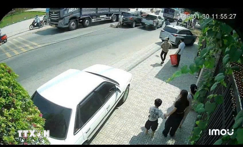 Ảnh trích xuất camera trưa 30/1, sau khi va chạm giao thông. (Ảnh: TTXVN phát)