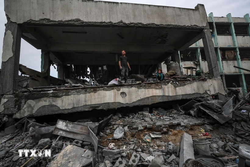 Một trường học bị phá hủy sau cuộc không kích của Israel xuống Jabalia, phía Bắc Gaza. (Ảnh: THX/TTXVN)