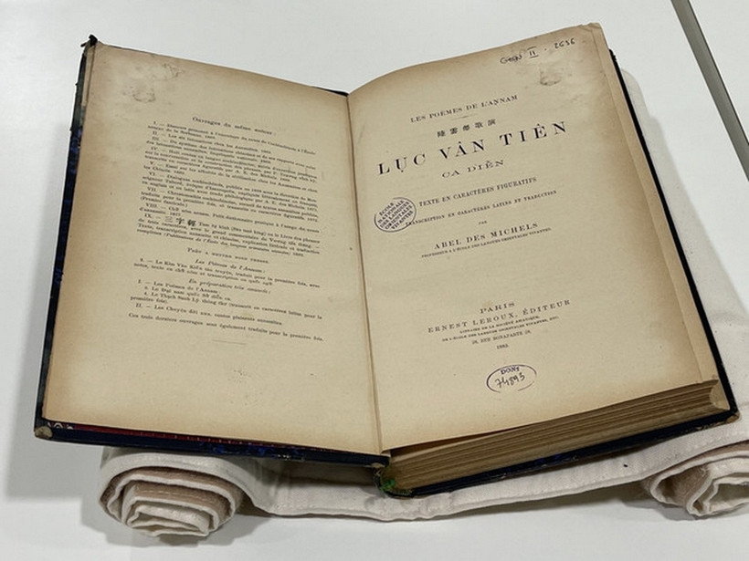 Tác phẩm in bằng chữ Quốc ngữ in năm 1883. (Ảnh minh họa: Thu Hà/TTXVN)