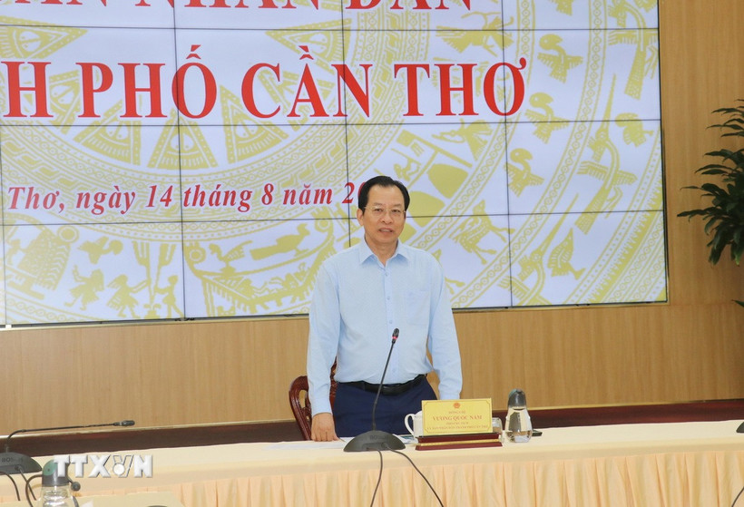 Ông Vương Quốc Nam, Phó Chủ tịch UBND TP. Cần Thơ, phát biểu tại cuộc họp cuộc họp với đại diện các doanh nghiệp nhà nước và doanh nghiệp có vốn nhà nước trên địa bàn nhằm nắm tình hình hoạt động và tháo gỡ khó khăn, vướng mắc cho các doanh nghiệp sau thực hiện sắp xếp đơn vị hành chính của thành phố. (Ảnh: Ngọc Thiện/TTXVN)