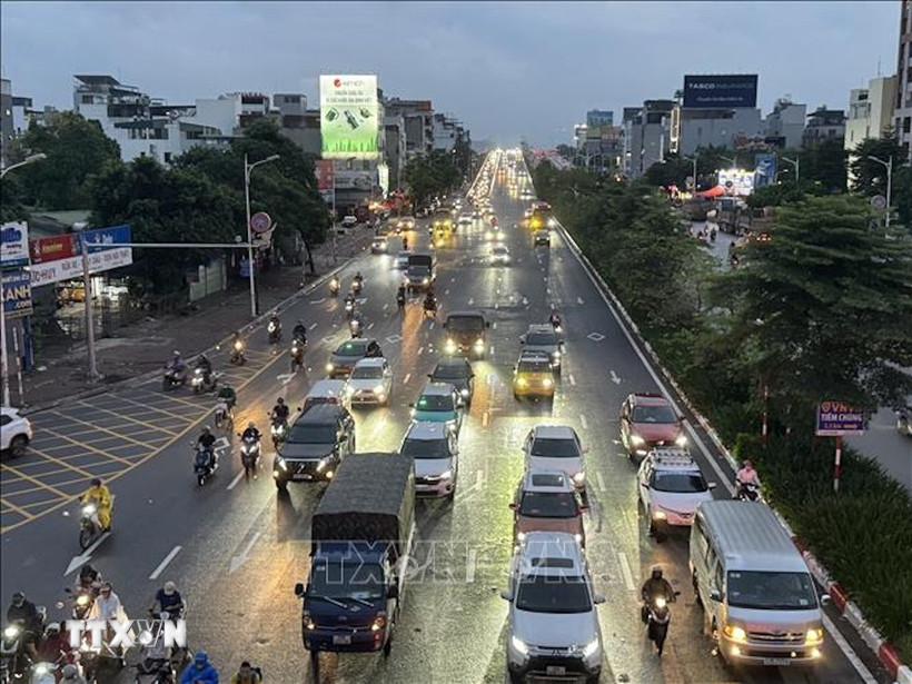 Giao thông thuận lợi hướng cầu Vĩnh Tuy ra ngoại thành Hà Nội (ảnh chụp lúc 17h46 ngày 7/10/2025). (Ảnh: Minh Quyết/TTXVN)