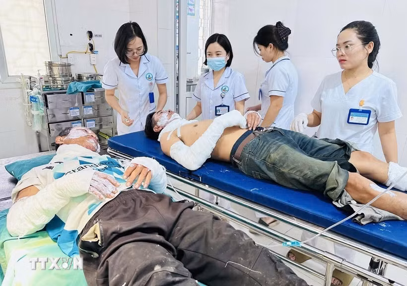 Nghệ An: 2 người đàn ông bị bỏng nặng do dùng bình gas thui thịt chó