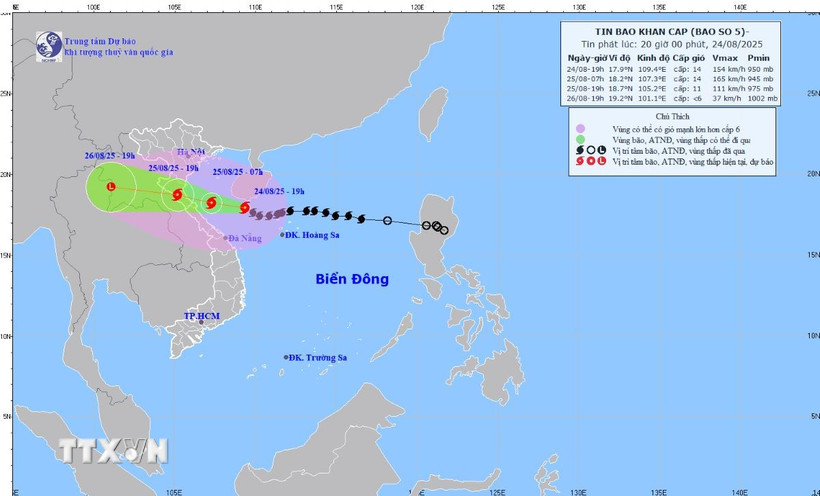 Thông tin về cơn bão số 5 lúc 21 giờ ngày 24/08. (Ảnh: TTXVN)