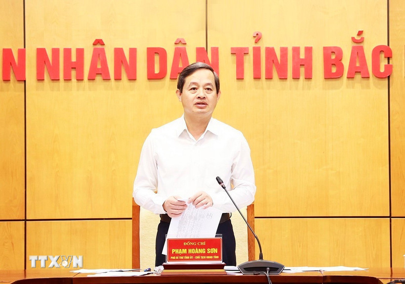 Chủ tịch Ủy ban Nhân dân tỉnh Bắc Ninh Phạm Hoàng Sơn phát biểu tại Hội nghị. (Ảnh: TTXVN phát)