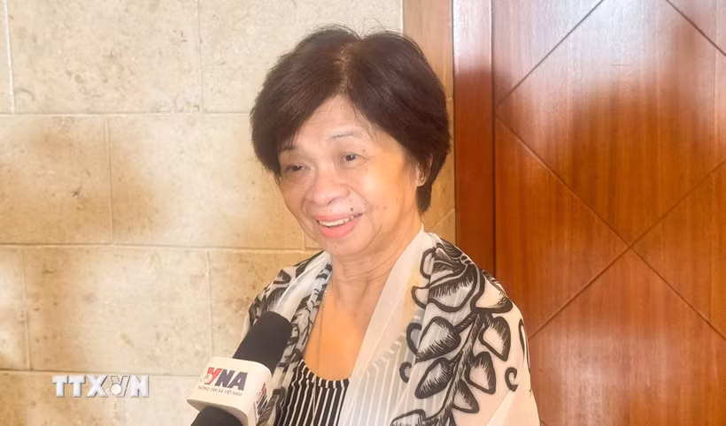Bà Laura Q. Del Rosario, nguyên Thứ trưởng Ngoại giao Philippines, Đại sứ Philippines tại Việt Nam giai đoạn 2007-2009 trao đổi với phóng viên TTXVN. (Ảnh: Ngọc Khương/TTXVN)