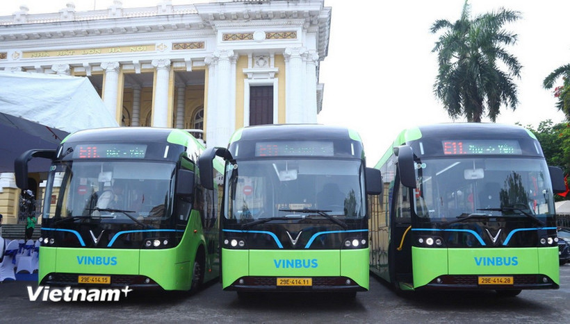 Tuyến buýt điện miễn phí E11 kết nối Yên Phụ-Bờ Hồ-Lăng Bác đi qua nhiều địa danh du lịch của Hà Nội. (Ảnh: Việt Hùng/Vietnam+)