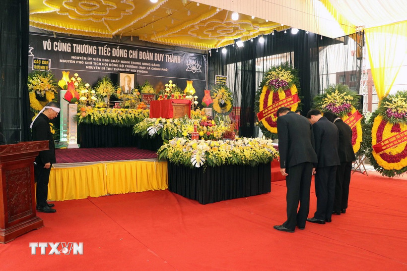 Tổ chức trọng thể Lễ An táng nguyên Phó Chủ tịch Hội đồng Bộ trưởng Đoàn Duy Thành tại quê nhà. (Ảnh: Hoàng Ngọc/TTXVN)