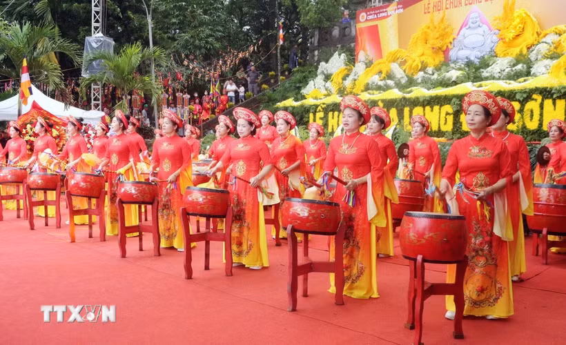 Màn trống hội tại lễ khai mạc. (Ảnh: Nguyễn Chinh/TTXVN)