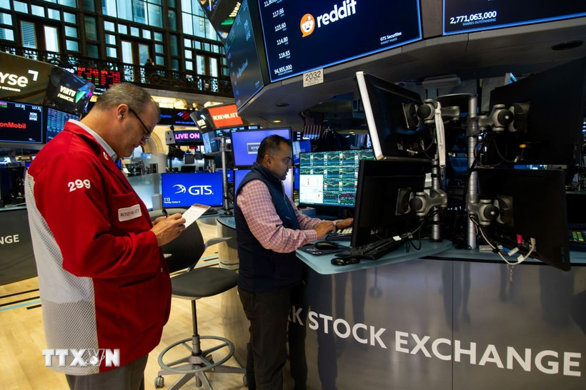 Giao dịch viên tại Sàn chứng khoán New York, Mỹ. (Ảnh: THX/TTXVN) 