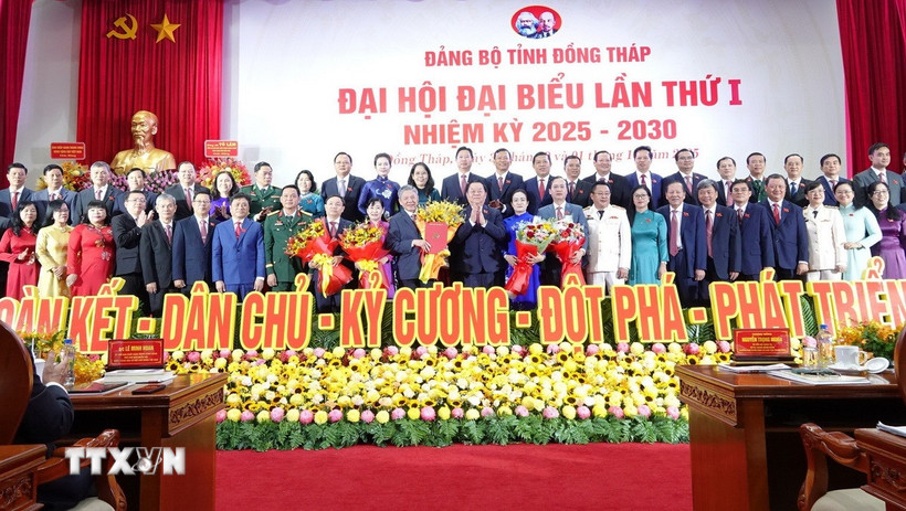 Ban Chấp hành Đảng bộ tỉnh Đồng Tháp nhiệm kỳ 2025-2030. (Ảnh: Hữu Chí/TTXVN)