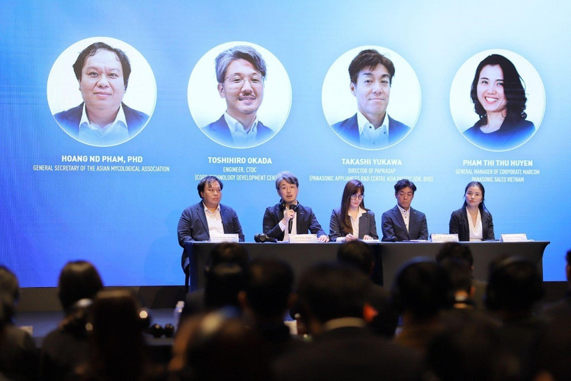 Các chuyên gia Việt Nam và Nhật Bản chia sẻ về công nghệ nanoe™ X thế hệ 3. (Nguồn: Vietnam+)