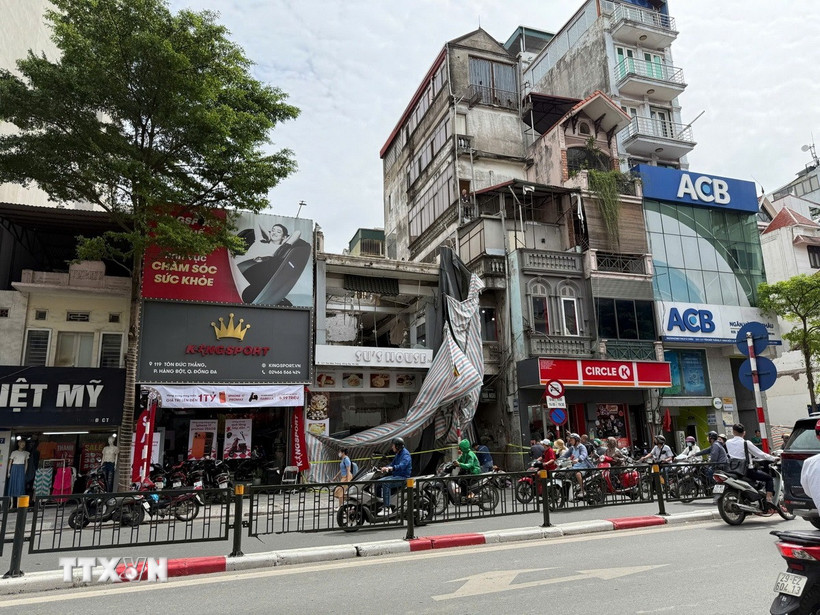 Ngôi nhà 2 tầng đang sửa chữa thì xảy ra tai nạn đáng tiếc. (Ảnh: Hùng Mạnh/TTXVN)