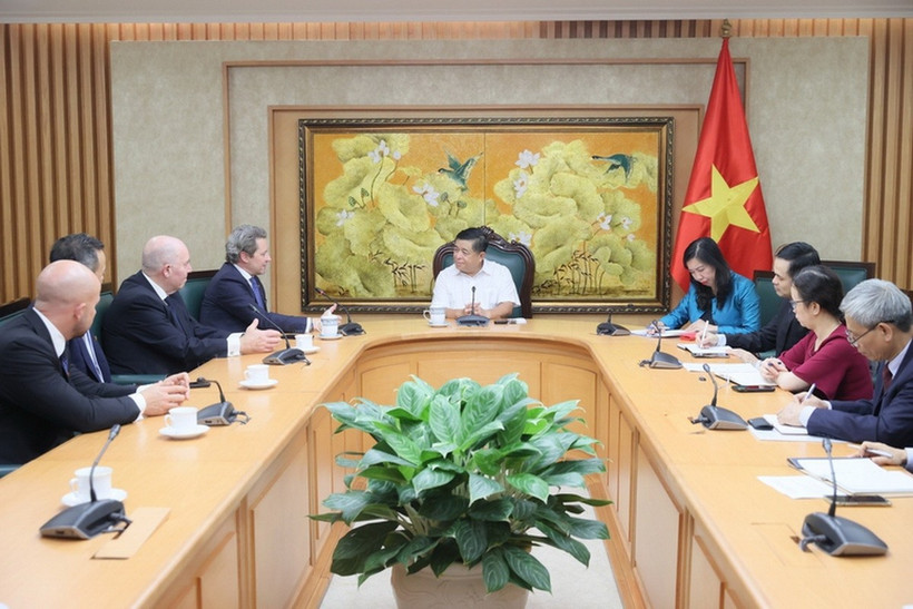 Phó Thủ tướng Nguyễn Chí Dũng đề nghị hai bên đẩy mạnh trao đổi đoàn các cấp, đặc biệt là cấp cao; thúc đẩy sớm nâng tầm quan hệ hai nước lên Đối tác Chiến lược toàn diện. (Ảnh: VGP)