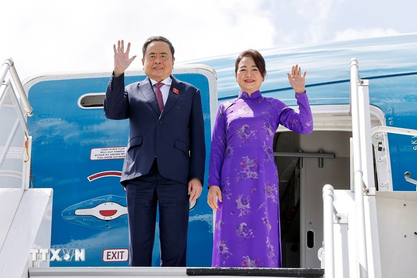 Chủ tịch Quốc hội Trần Thanh Mẫn và Phu nhân đến Geneva, Thụy Sĩ. (Ảnh: Doãn Tấn/TTXVN)