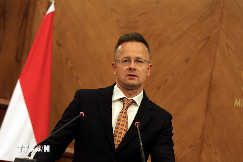 Ngoại trưởng Hungary Peter Szijjarto phát biểu trong một cuộc họp báo. (Ảnh: THX/TTXVN)