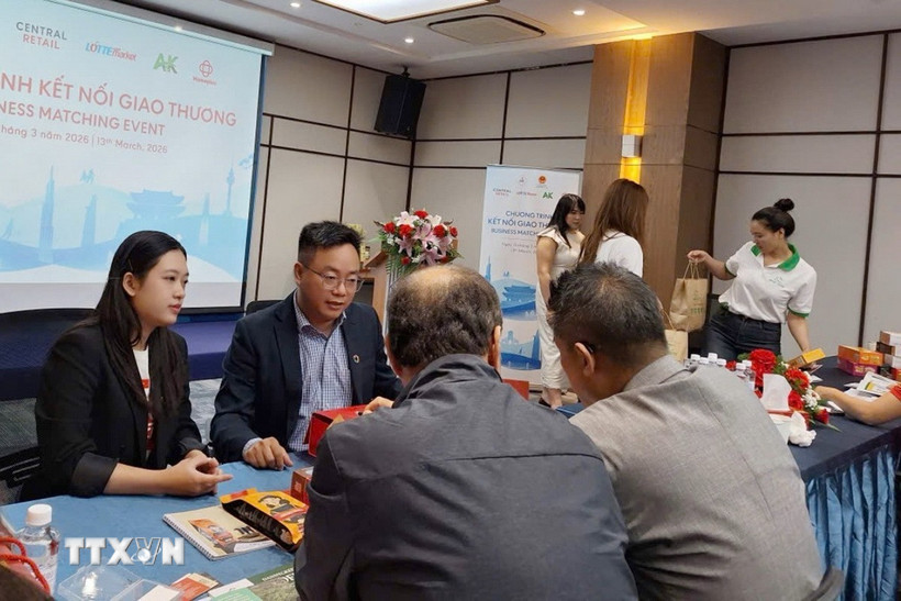 Thạc sỹ Nguyễn Văn Vượng, cán bộ hưu trí trú tại phường Phú Xuân, thành phố Huế đưa ra ý kiến về những nội dung của Hội nghị lần thứ hai Ban Chấp hành Trung ương Đảng khoá XIV. (Ảnh: Văn Dũng/TTXVN)