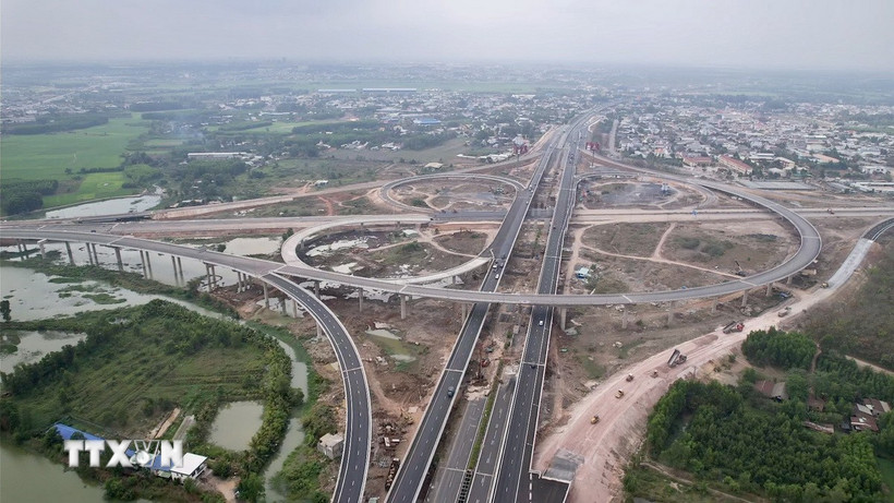 Nút giao giữa cao tốc Biên Hòa-Vũng Tàu và cao tốc Thành phố Hồ Chí Minh-Long Thành-Dầu Giây. (Ảnh: Công Phong/TTXVN)