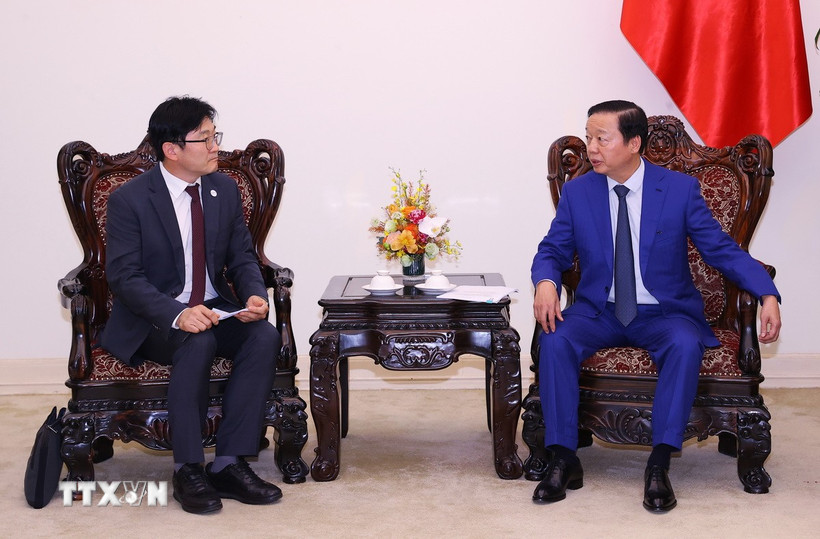 Phó Thủ tướng Chính phủ Trần Hồng Hà tiếp ông Kim Daewon, Phó Tổng Giám đốc điều hành, Samsung E&A. (Ảnh: Văn Điệp/TTXVN)